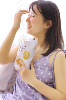 SM抽打调教女人光屁股的作文